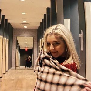 Meet your Posher, Leah